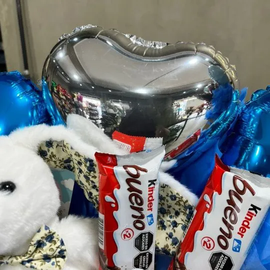 box con chocolate globos y peluche pascuas II